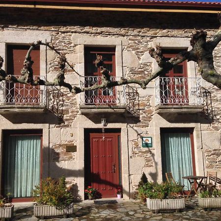 Casa Alpargateiro Guest House Os Peares Luaran gambar