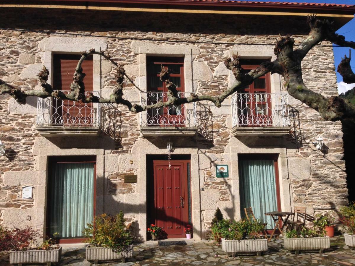 Casa Alpargateiro Guest House Os Peares Luaran gambar